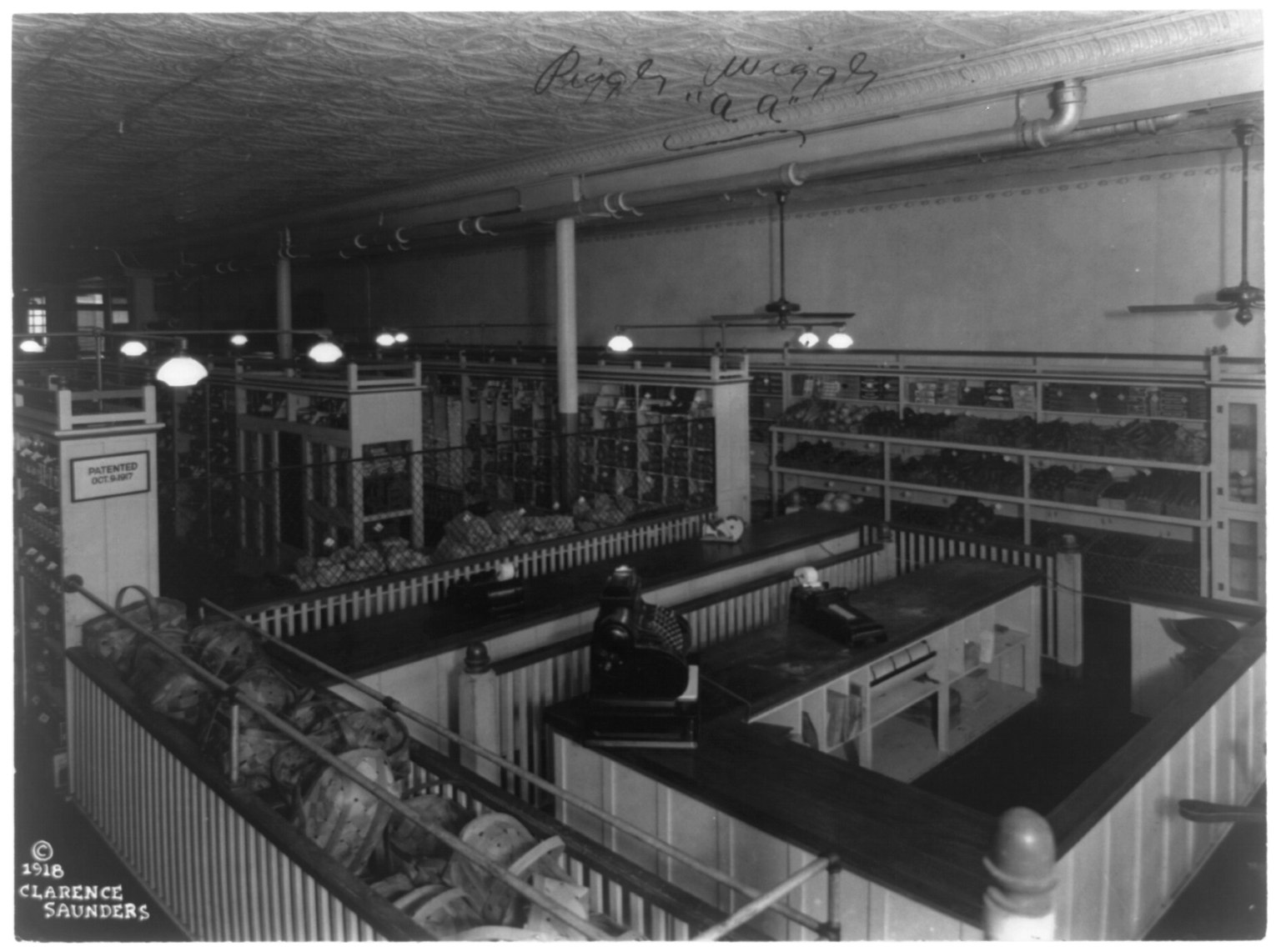 Piggly Wiggly checkout counters and aisles in Memphis, circa1918