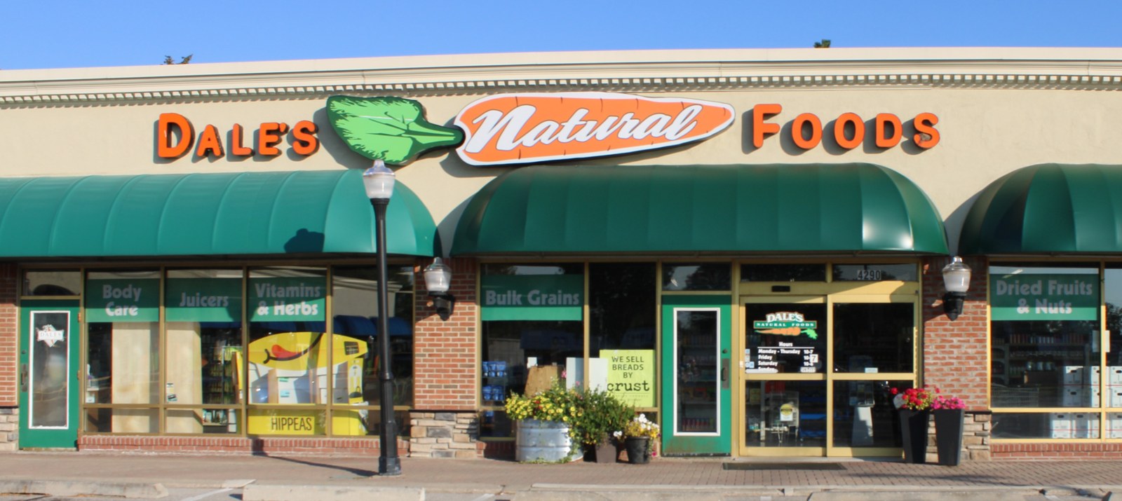 Dale's Natural Foods storefront at 4290 Miller Rd, Flint, MI