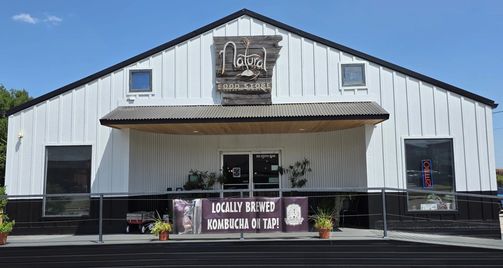 Natural Food Store storefront at 500 S Main St, Searcy, AR