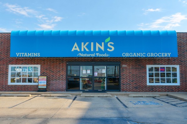 Akin's Natural Foods Tulsa 31st & Harvard storefront